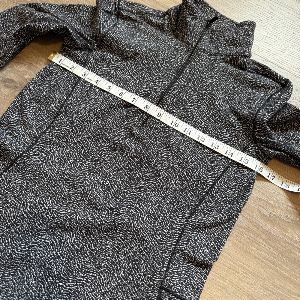 Lululemon Outrun 1/2 Zip in Luon Ripple Jacquard Black & White - Picture 11 of 11
